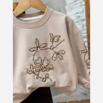 ست کراپ شلوار پاییزه دخترانه گلدوزی شده مروارید کار شده جنس پنبه دورس سه نخ لاکرا و کتان پنبه - تصویر 3