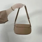 کیف چرم زنانه دستی و دوشی جنس چرم مصنوعی دارای بند بلند
