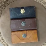 ست هدیه کیف و کفش اسپرت زنانه و مردانه شامل کتانی اسکیچرز، کیف دوشی و کیف پول سه لت قفلدار - تصویر 8